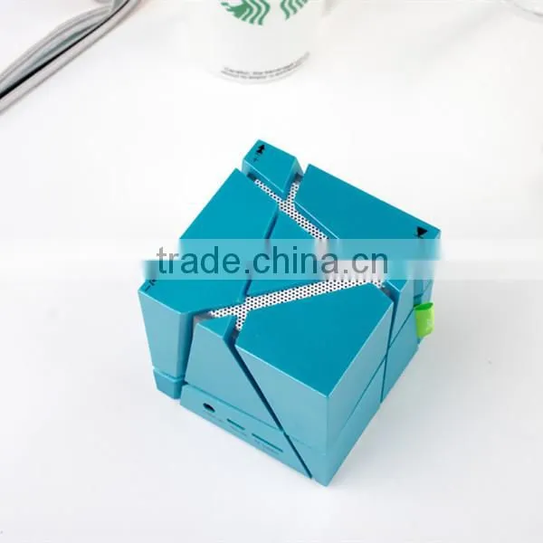 2015 Promotional Manufacturer Cube Bluetooth Speakers with LED Lights