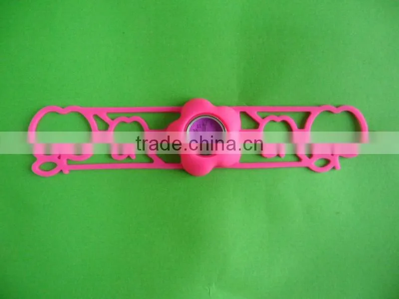 Hot!!! Lovely hollow out flower shape digital silicone watch