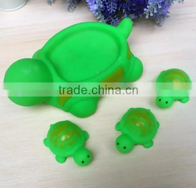 safety material floating turtle water bath toys/customized high quality plastic floating toys/oem plastic floating toys factory