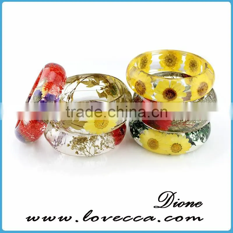 Charming Fashion New Style Dried Flower Resin Acrylic Bangles