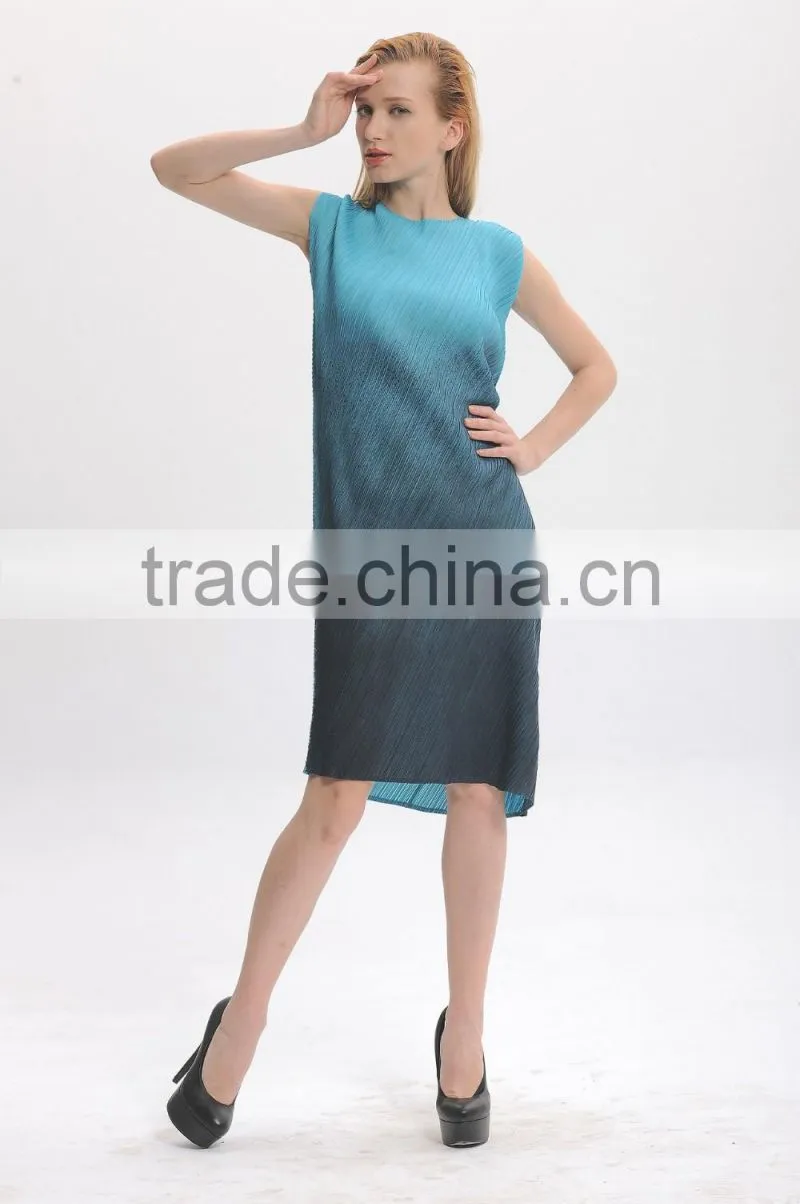 Women wrinkle graduated color irregular hem fashionable dress