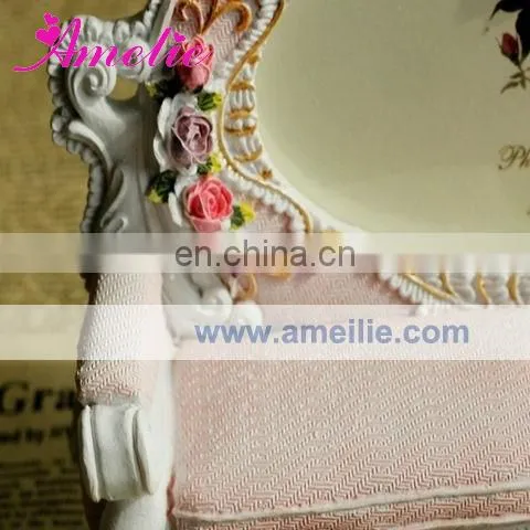 AR148 Wholesale Resin Handicraft European Style Sofa Photo Frame
