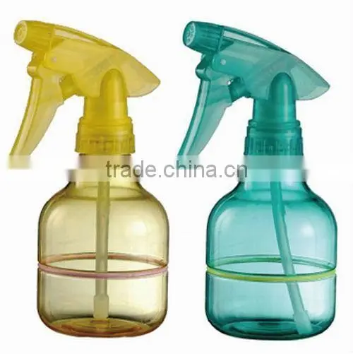 Plastic trigger spray bottle