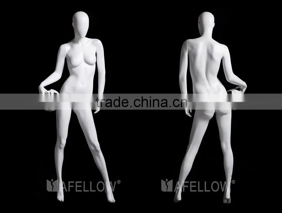 Playing Football Women Mannequin FTF2-EG