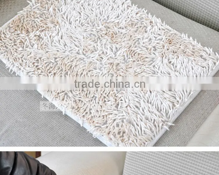 polyester bathroom mat with anti-slip base