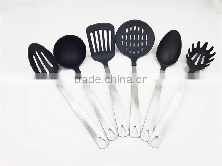 Standing kitchen utensils