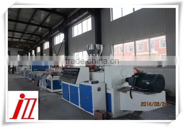 plastic extruding machine