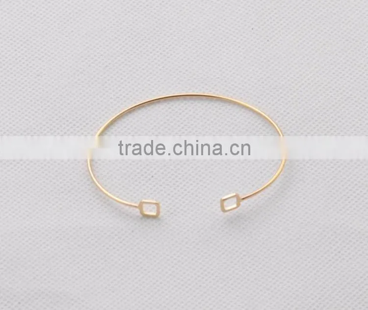 s>>>>Trendy Geometric Double Triangle Bangle Alloy Plated Gold Silver Design Opening Classic Bangles/