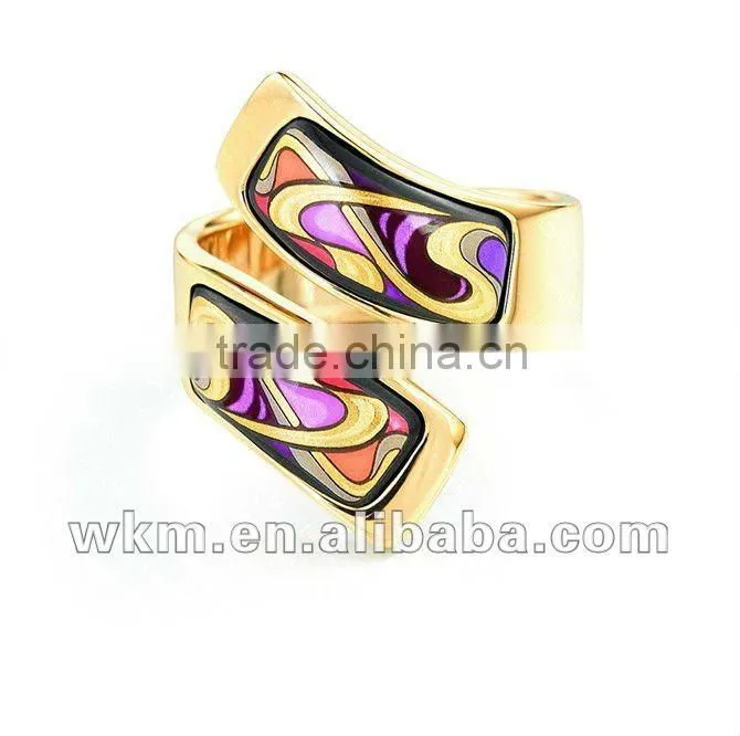 Fashion metal bangle with crown