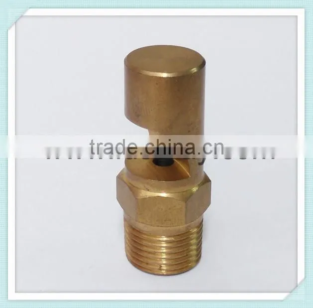 High impact cleaning spray nozzle