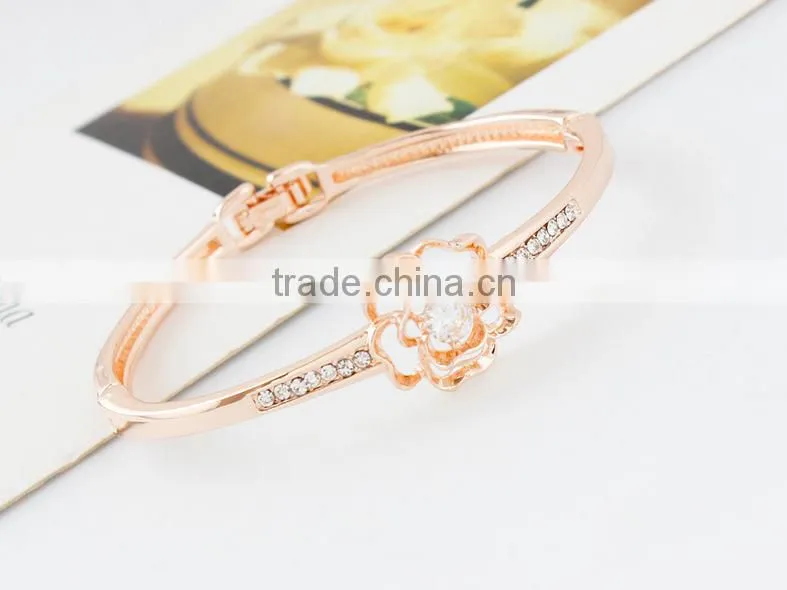 2016 Stylish Good Quality High-end Elegant Jewelry Hollow out Flower Bracelet for Women