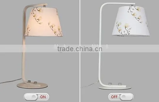 Simple Desk Lamp Metal Body In Black and White Finished With Fabric Lampshade Modern Table Lamp