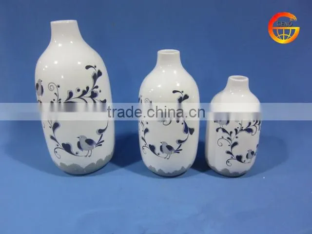 Porcelain white shiny flower vase with pattern