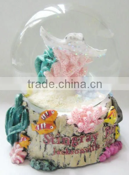 2008 High quality resin customized musical christmas water globe