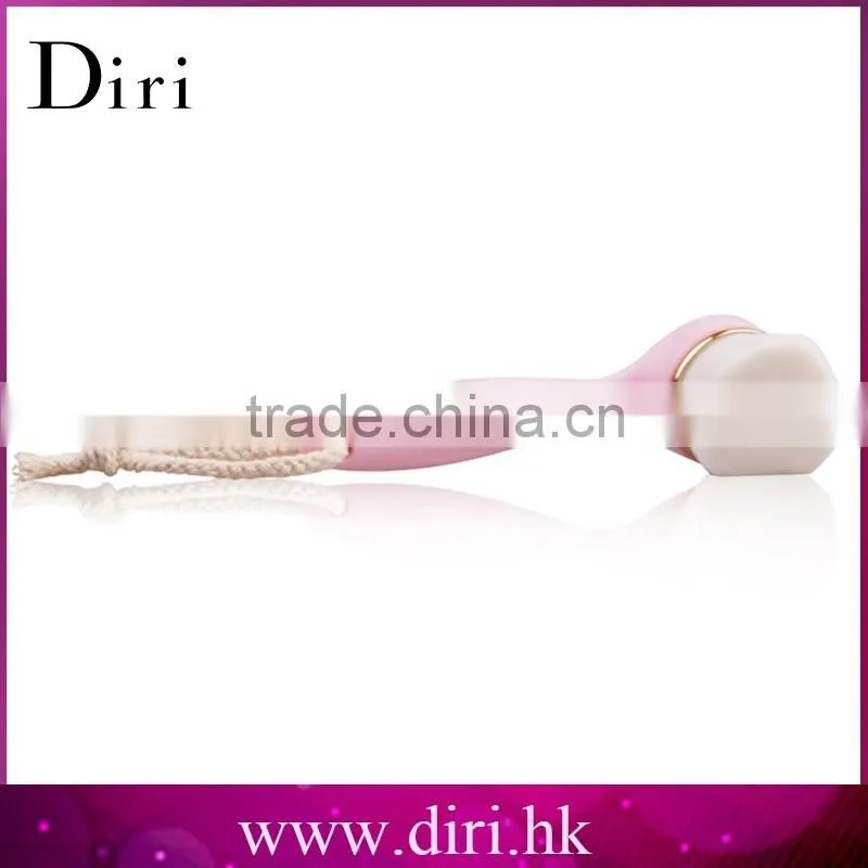 Cheap Facial Cleaning Brush with Plastic Handle