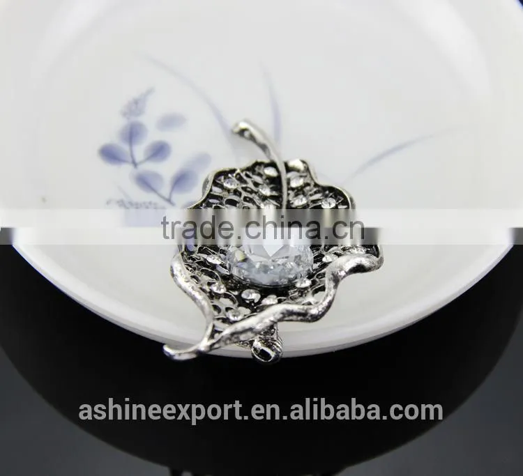 Exquisite fashion beautiful hollow leaf shape crystal rhinestone brooch/handmade rhinestone brooch