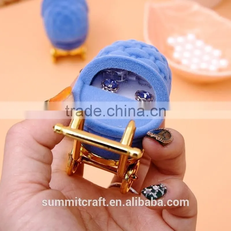 Adroable blue velvet baby stroller antique style ring box