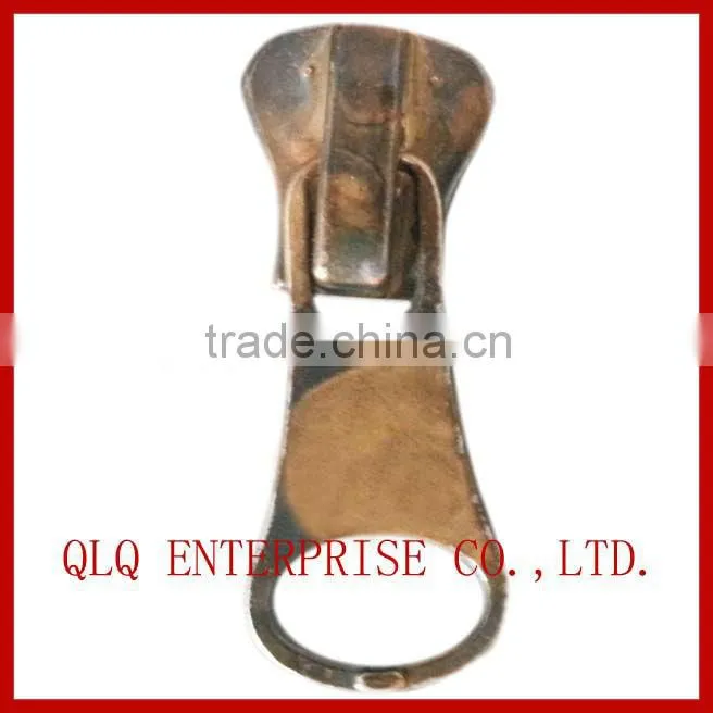 Auto lock key locking zipper sliders