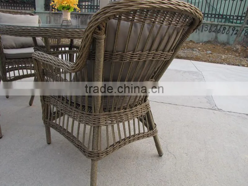 NEW DINING WHITE ROUND RATTAN TABLE