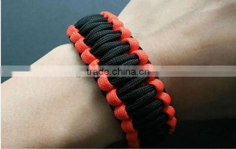 The Prerequisite Product For Outdoor Camping Survival Paracord Bracelet