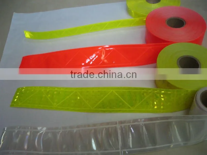 manufacturer injecting plastic part microc prismatic