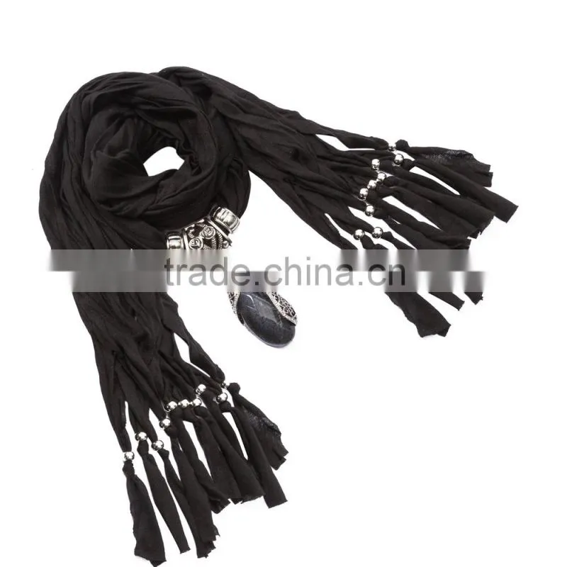 2016 New design metal heart shaped pendant scarf
