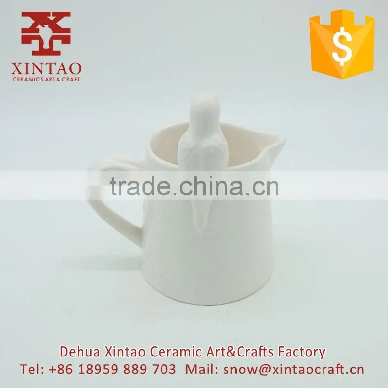 2017 new design glazed white cup with bird on the edage