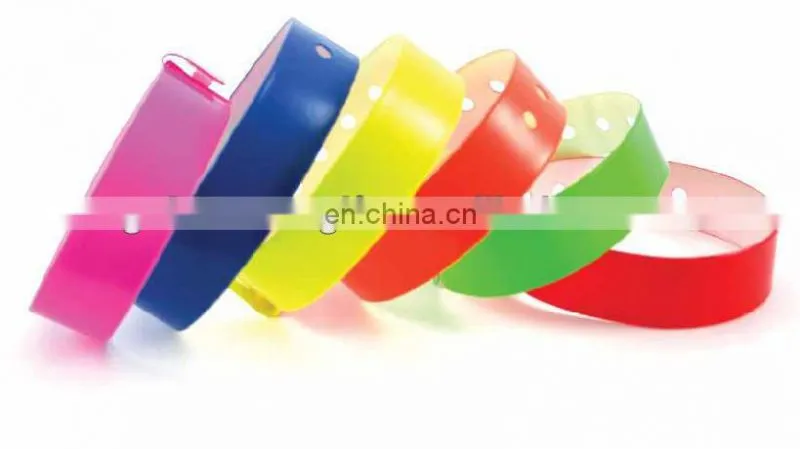Hot Selling Eco-Friendly Custom Glow In The Dark Vinyl Wristband