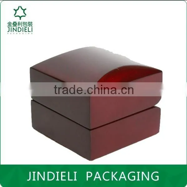 high-end lacquered ring jewellery box