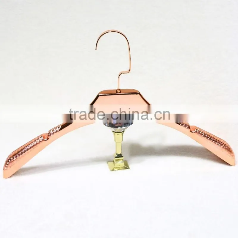 Fashion golden plastic clothes hanger manufacture price