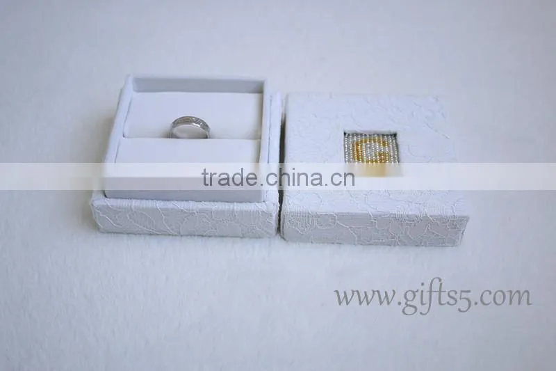 2016 High quality Elegant wedding ring jewelry box with beaded name plate of G