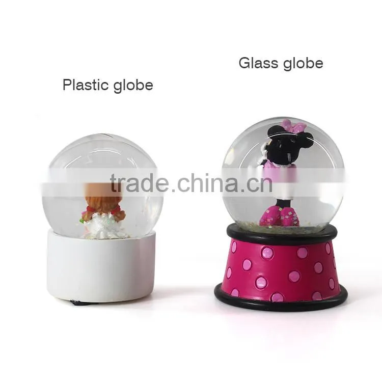 2015 customized cheap plastic snow globe