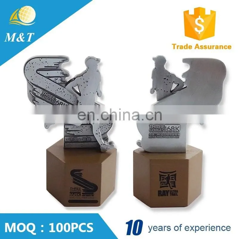 Custom cheap metal sports souvenir medal and trophy holder china new medals and trophies
