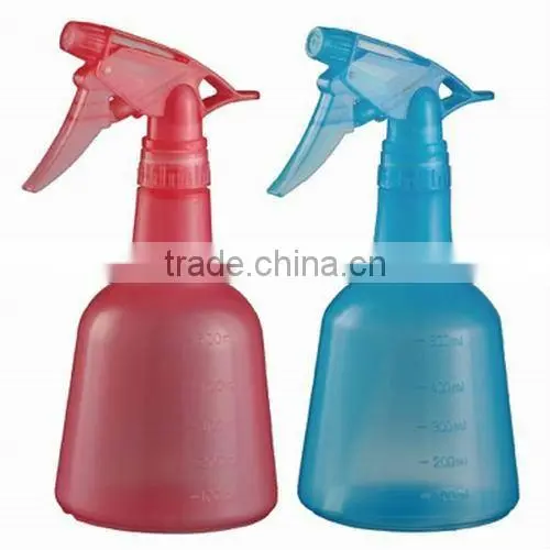 Plastic trigger spray bottle