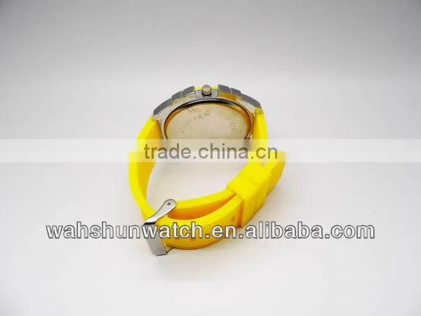 Hot fashion sport style high quality japan quartz movt custom watches brands 2013