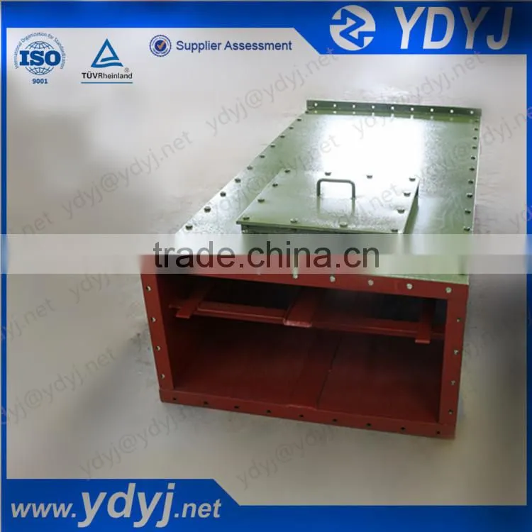 Wear resistant guide rail for scraper chain