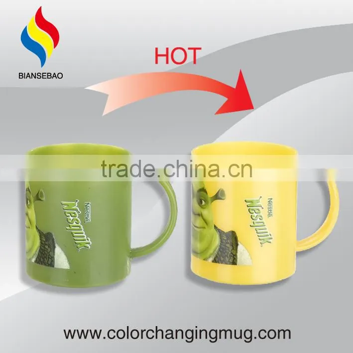 novelty 2015 hot water color change plastic mug with handle