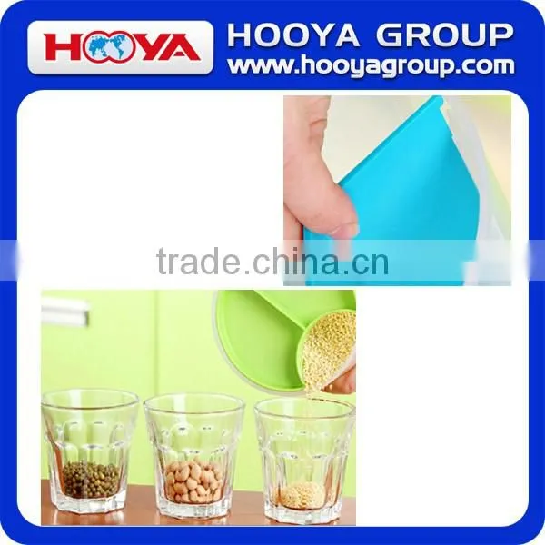 1.5L Round Transparent Plastic Three Portion Cereal Storage Container Dry Food Container Airtight Flip Top Food Saver Containers