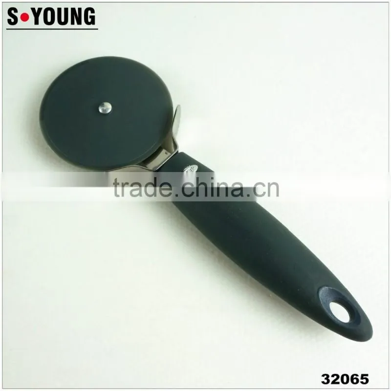 32065 Kitchen gadget kitchen tool round pizza cutter