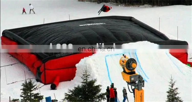 Customized design outdoor inflatable bike jump air bag for skiing