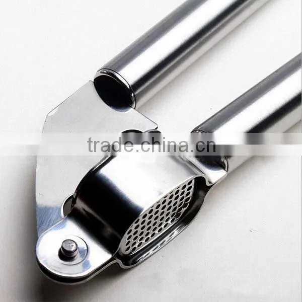 Amazon New food grade approved 100% stainless steel garlic press garlic press and peeler kitchen garlic peeler
