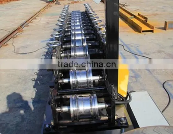 Shutter door roll forming machine