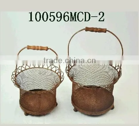 Rusty metal wire baskets
