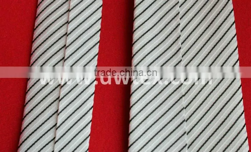 Woven silk necktie