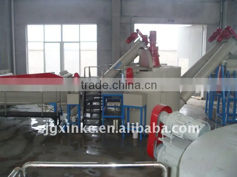Screw feeder for floating washing tank