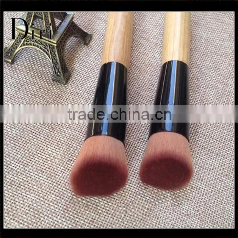 Middle size wood handle go pro makeup brush