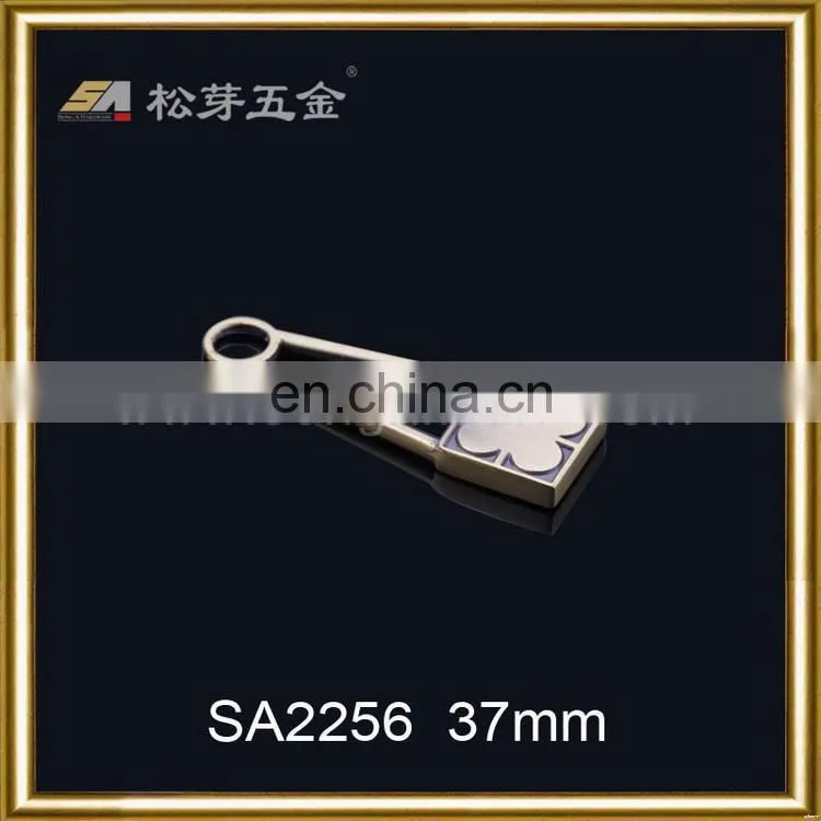 Innovative hot sale customized ski jackets zip pullers