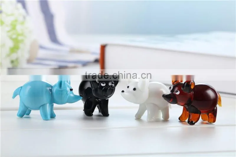 Colored glass pig handicrafts for household decoration or gifts