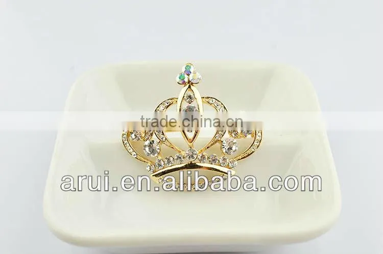 Crown christmas gift bow with brooch