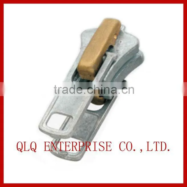 Auto lock zipper and slider